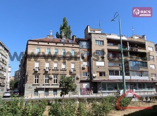 Dvosoban stan na četvrtom spratu sa balkonom i lođom na vrhunskoj lokaciji , Centar, Marijin Dvor, ulica Hiseta