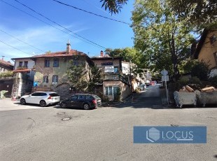 PRIME LOCATION!!! Residential-commercial building in original condition, featuring eleven hotel rooms, commercial space, and ancillary facilities; Čobanija, City Center.