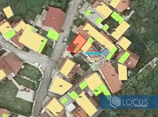 Zemljišna parcela površine 51m2 sa uknjiženim ali srušenim objektom i otvorenim pogledom na grad u ulici Bakije Sokak, općina Stari Grad