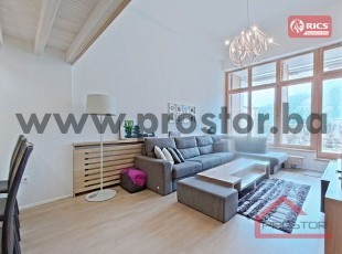 Exclusive and modernly decorated one-bedroom apartment with a gallery and a spacious terrace, located in an extremely attractive location right next to the ski slope, with a spectacular mountain ambience. VR