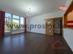 Trosoban stan ili poslovni prostor na prvom spratu poslovnog objekta, Hadžići