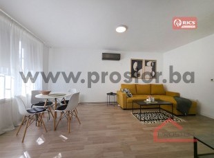Dvosoban stan na visokom prizemlju stambene zgrade u neposrednoj blizini Vilsonovog šetališta, naselje Grbavica