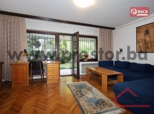 Jednosoban stan sa vlastitom baštom, Koševsko brdo