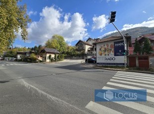 TOP LOKACIJA!!! Poslovni objekat površine 83m2 i parkingom na izuzetnoj lokaciji, smješten uz glavnu i veoma prometnu saobraćajnicu, Bistrik, Stari Grad