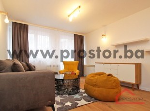 Adaptiran namješten trosoban stan u blizini zgrade 'EU'