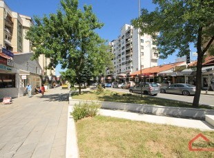 Trosoban stan sa dva balkona u zgradi pored centralnog šetališta, Dobrinja 2 - PRODANO!