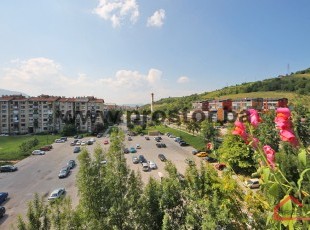 Jednosoban stan sa balkonom i lijepim pogledom na petom spratu zgrade sa liftom kod slasičarne Kup, naselje Dobrinja - PRODANO!