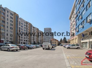 Commercial building with a total size of aprox.8739sqm on a good location, Sarajevo - FOR RENT